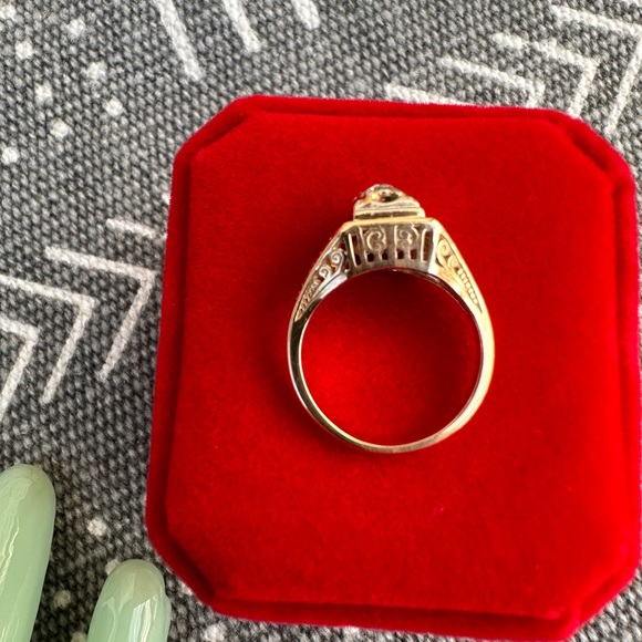 14k gold Filigree ring size 6 with 0.10 white Diamond - Picture 10 of 13